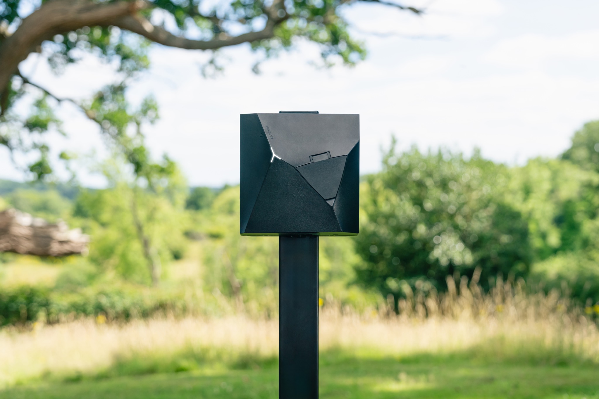 NexBlue lader buiten geplaatst