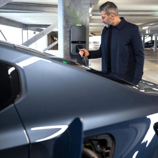 Peblar laadpaal in een parkeergarage